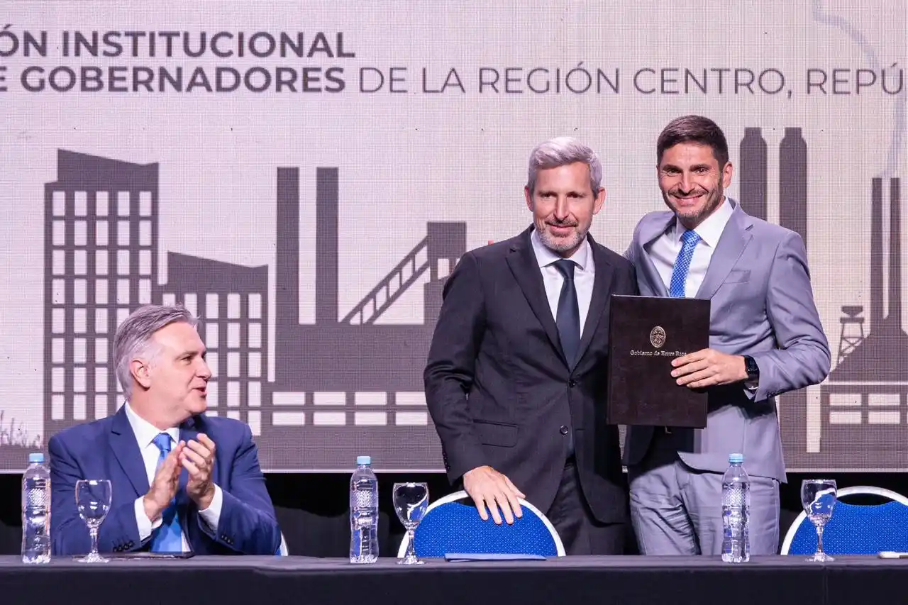 Pullaro junto a los gobernadores de Córdoba y Entre Ríos.