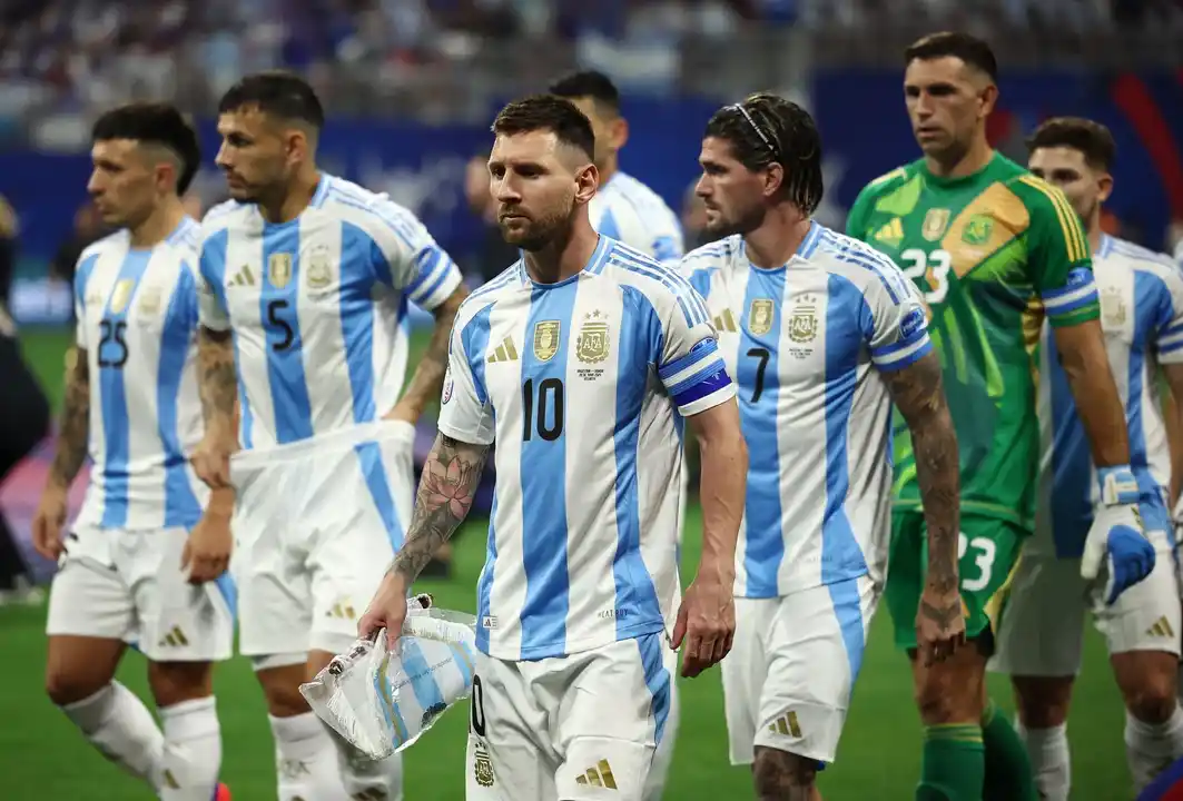 Con tres cambios, la Selección argentina enfrenta a Chile