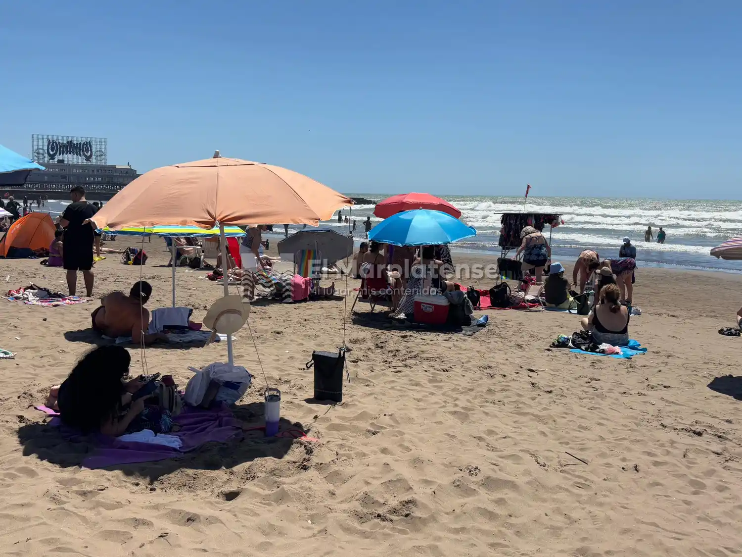 Con la mejora del clima, los turistas de último momento deciden venir a Mar del Plata.
