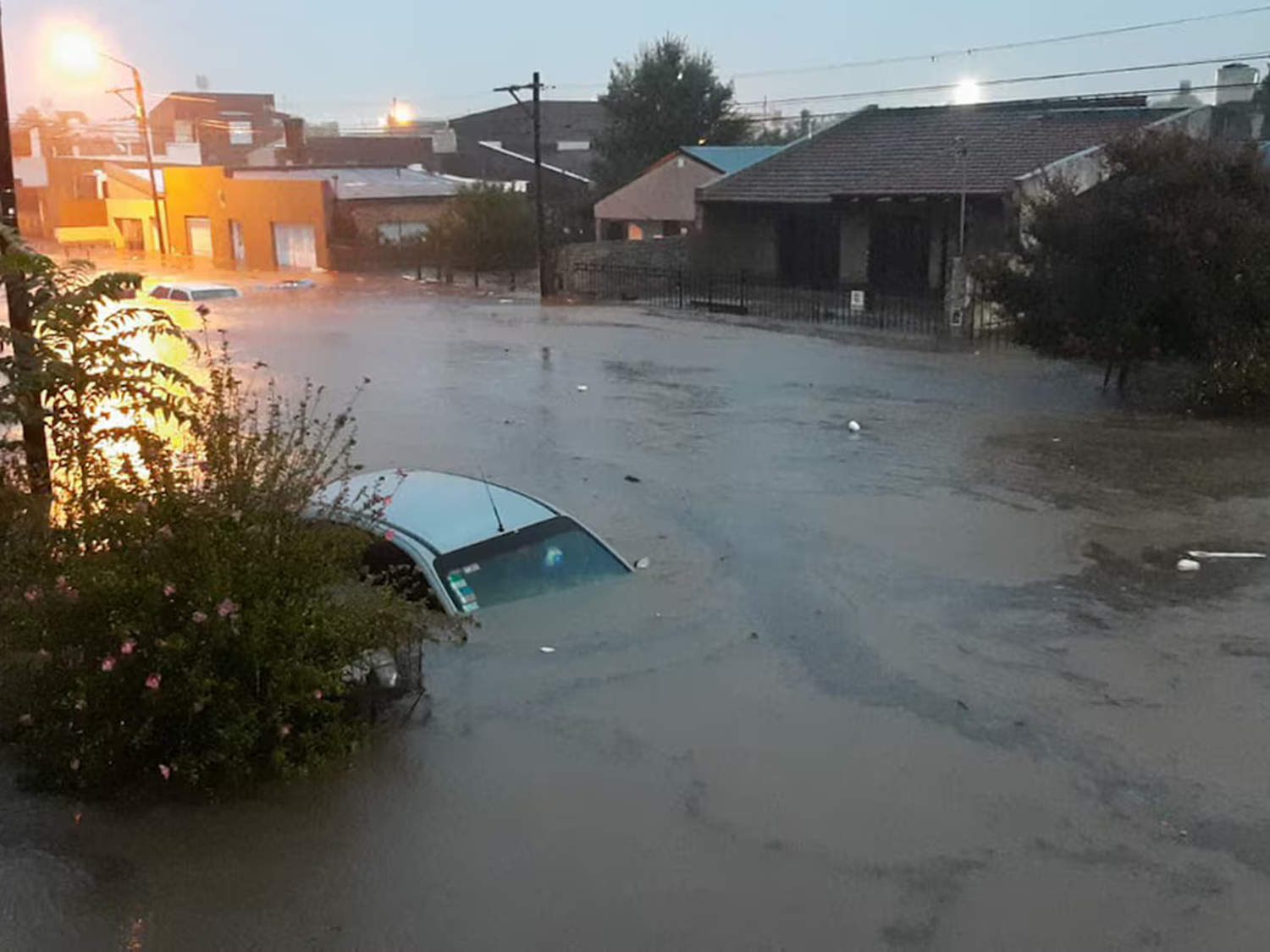 Bahía Blanca enfrenta una emergencia climática: más de 40 familias evacuadas por intensas lluvias