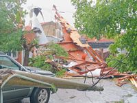 Un intenso temporal generó destrozos y cortes de energía eléctrica en Miramar
