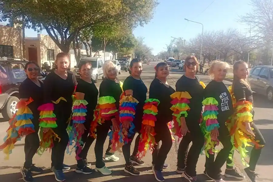 Los talleres sanvicentinos de ritmos caribeños y cumbia coreográfica se presentaron en Rafaela