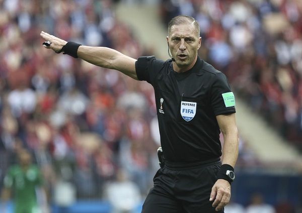 Pitana tuvo un correcto debut en el arranque del Mundial