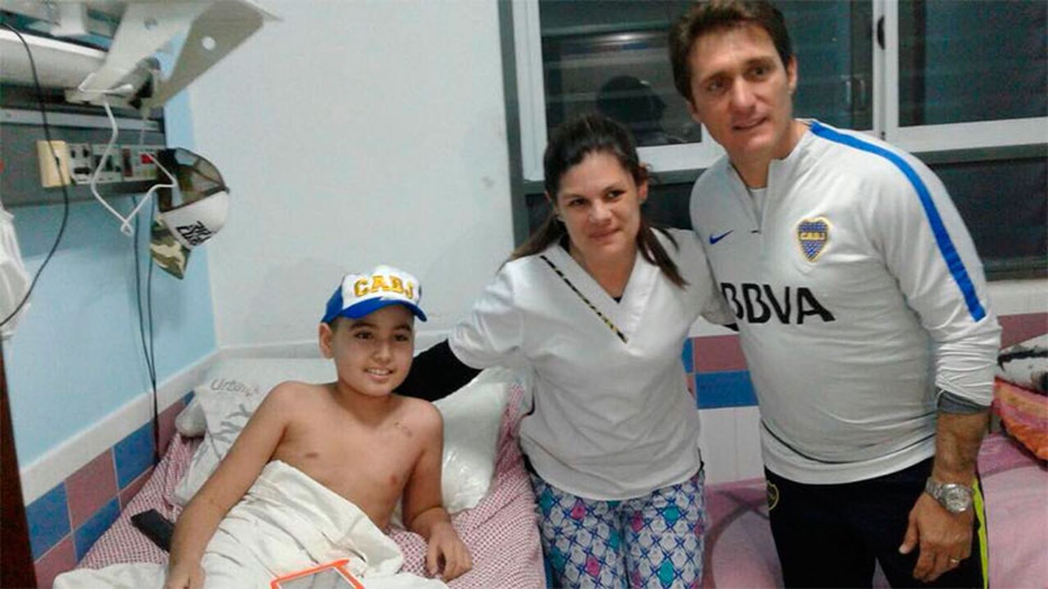 Guillermo Barros Schelotto visitó el Hospital San Roque de Paraná