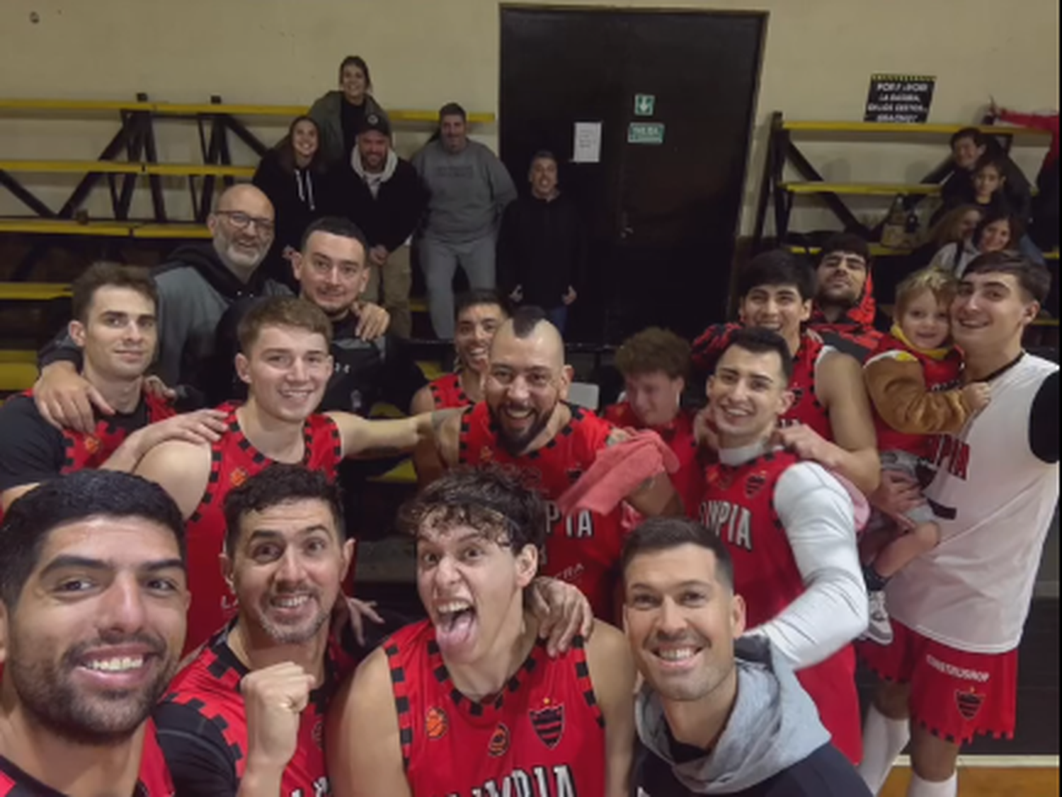 La tradicional selfie de Manolo luego de cada victoria.