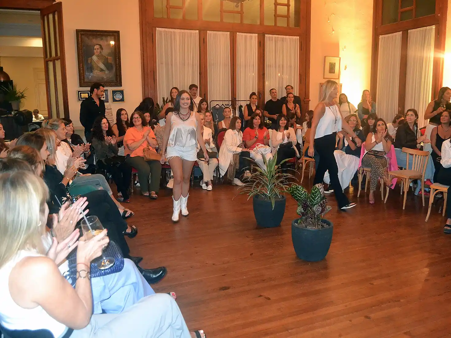 Primer desfile de moda “La Pasarela del Club”