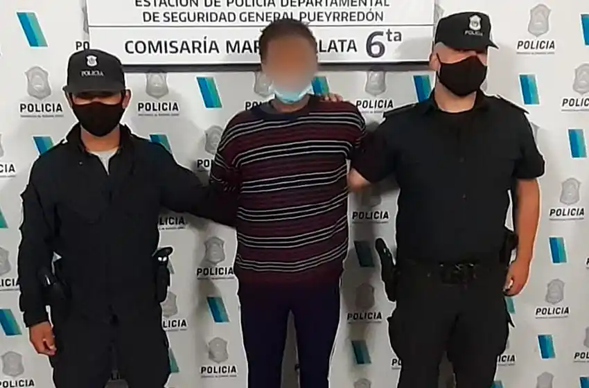 Los hermanos macana: uno, chocó contra un poste de luz y el otro, también borracho le pegó una piña a un policía