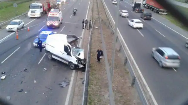 Circulaba a contramano por la Panamericana, chocó con un camión y murió