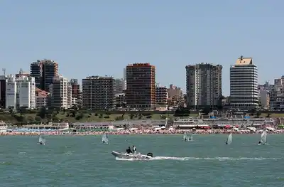 El mar argentino, inusualmente cálido: Mar del Plata roza un récord histórico de temperatura a inicio de diciembre