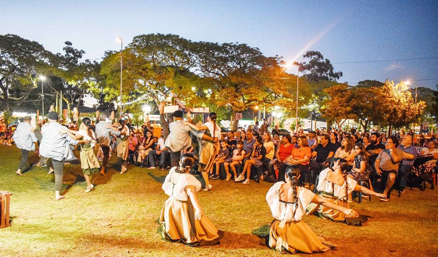 Concordia rindió homenaje a sus raíces con música, danza y mate en la Costanera