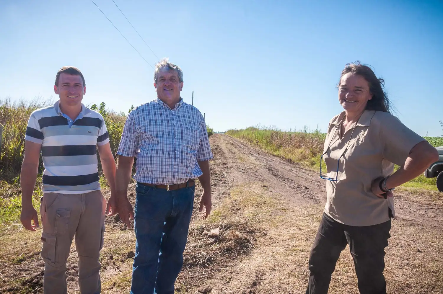 Vialidad realiza tareas de mejora de los caminos productivos de Aldea Eingenfeld