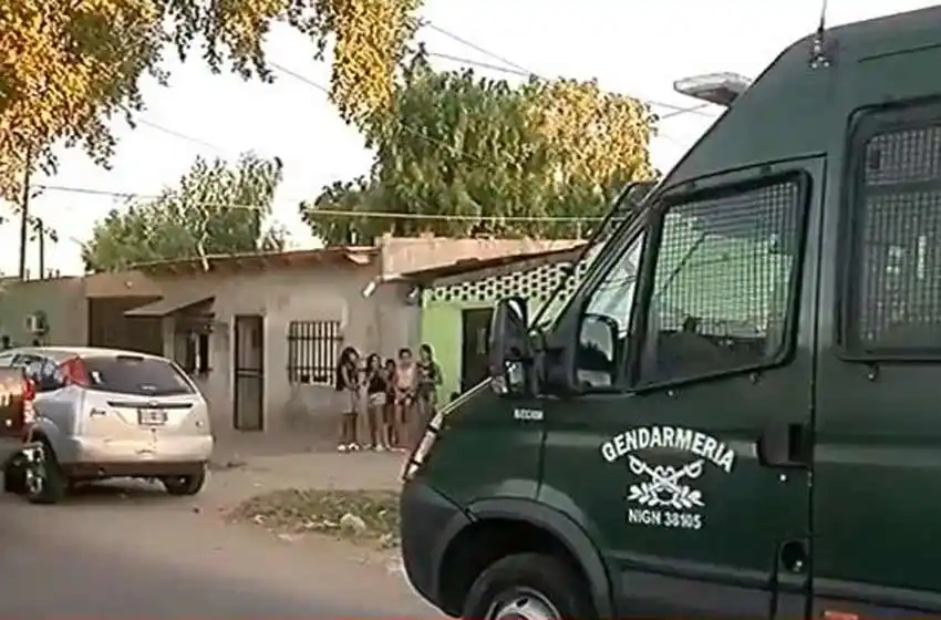 Le dispararon y lo prendieron fuego