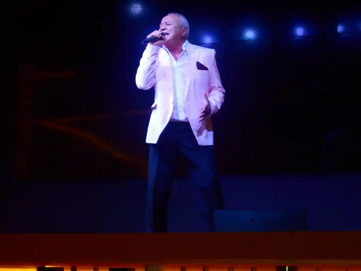 Omar Alberto, 50 años  con el canto y la música