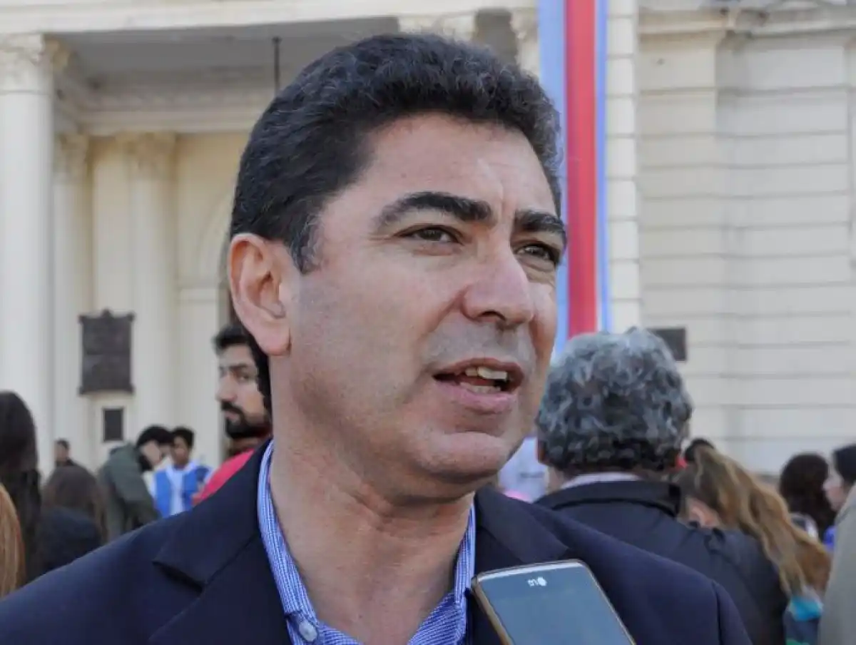 “Hay varios casos de docentes que están en el exterior y presentan certificados médicos”