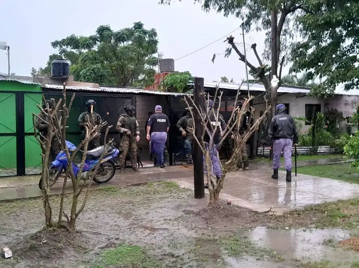 Operativo policial: cinco detenidos tras violentos enfrentamientos en Lisbel Rivira