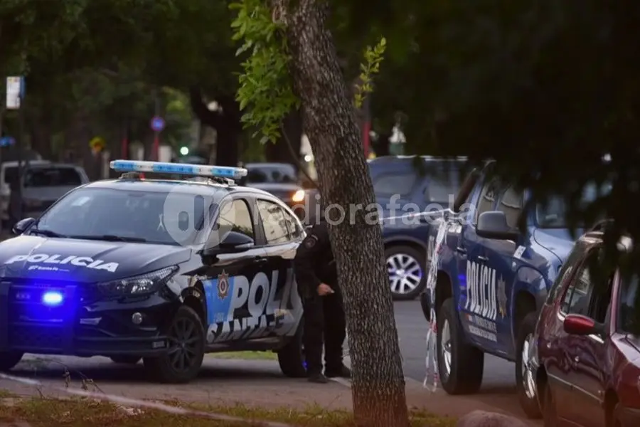 Pasó varios semáforos en rojo y evadió a la Policía cuando le dieron voz de alto: lo persiguieron y quedó detenido