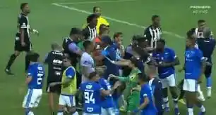 Así empezó la pelea en la final del campeonato brasileño.