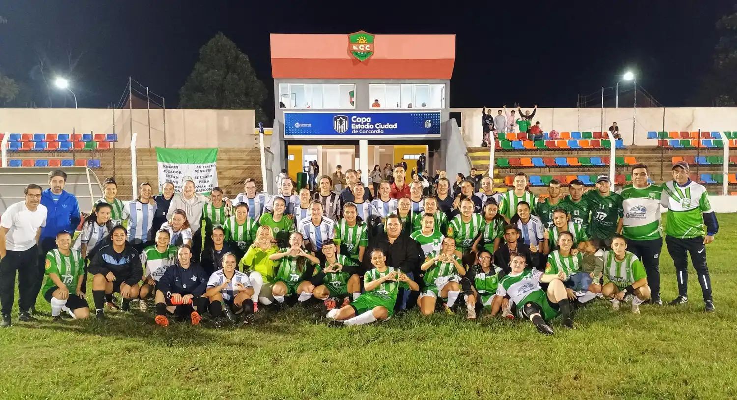 Amistoso internacional de fútbol femenino