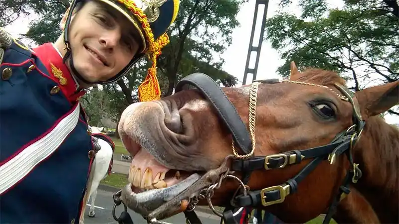 Granadero paranaense dejó la selfie más graciosa
