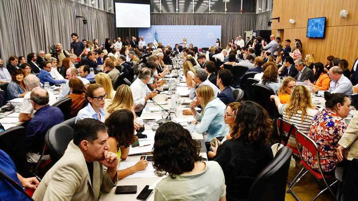 Ley Ómnibus: la oposición reclamó
tratamiento en más comisiones