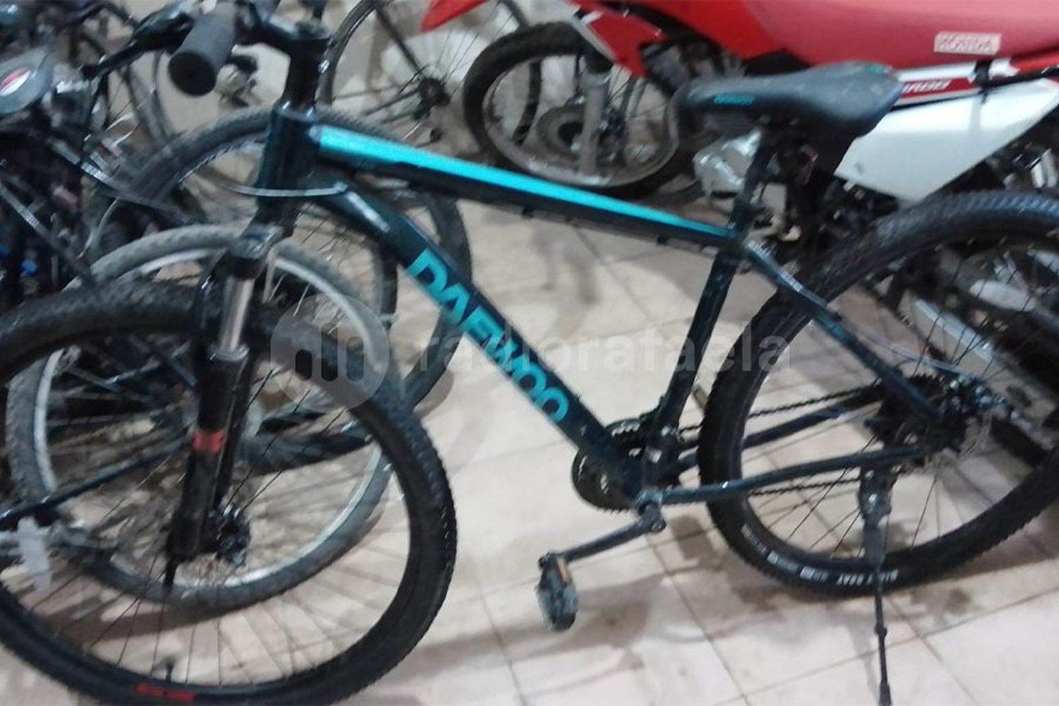 Nervioso y evasivo: fue detenido tras ser sorprendido en actitud sospechosa circulando en bicicleta