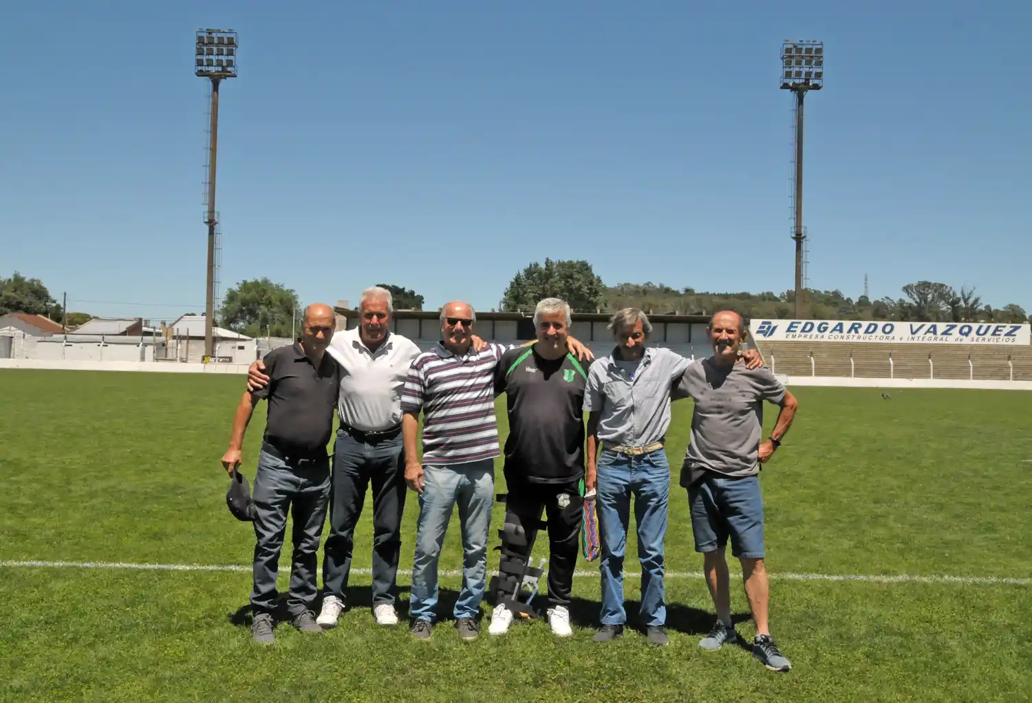 Arrieta, Gamalero, Varales, Solimanto, Villar y Alonso, en el estadio de la final jugada hace 45 años.