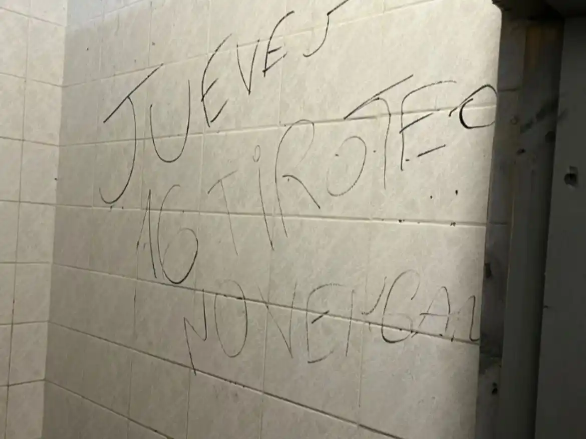 Una de las amenazas que aparecieron en una escuela de Balcaerce. Foto: Infórmese Primero
