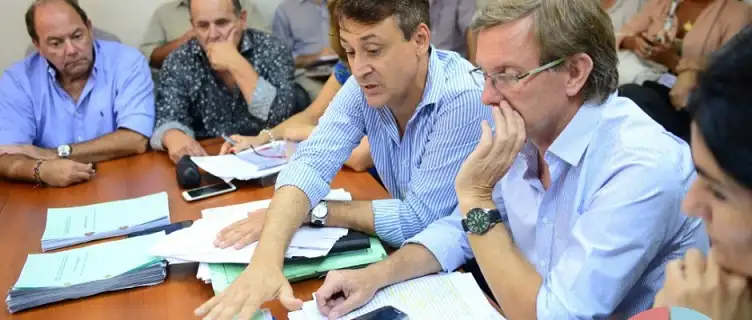 Diputados interrogan a los vocales y vuelven a reunirse el martes
