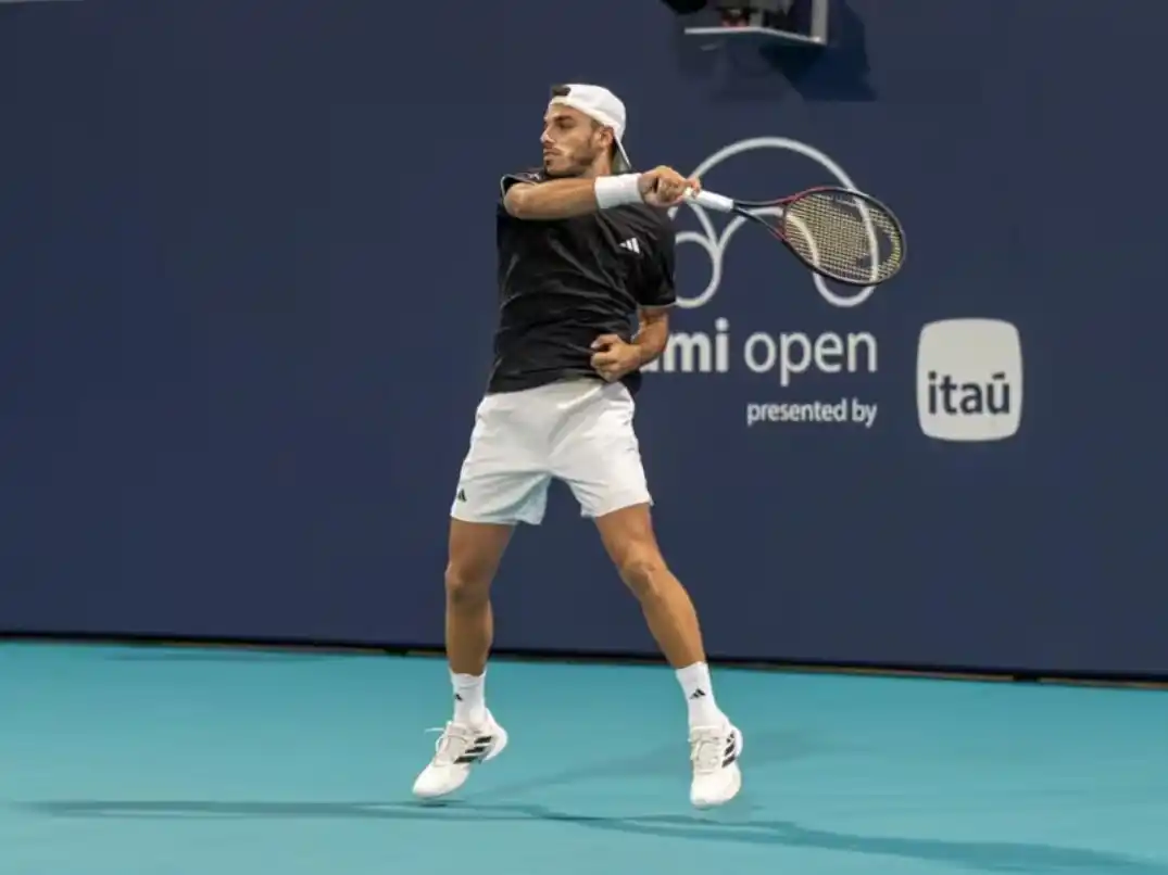 Cerúndolo se instaló en los cuartos de final del Masters 1000 de Miami y hoy se mide con Zverev. Foto: IG@francerundolo