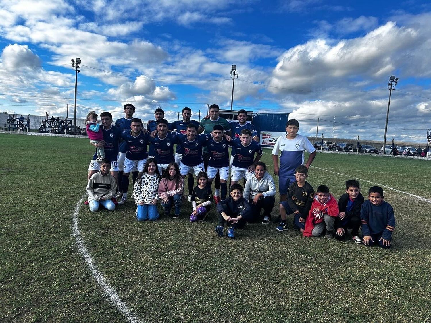 El Pulga recibe al puntero Jorge Newbery y buscará arrebatarle el invicto.