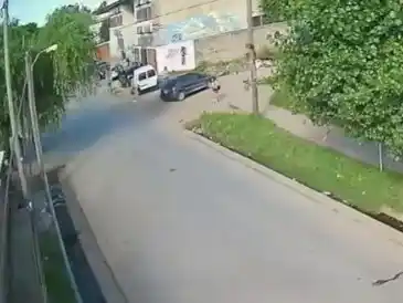 Terror en Virrey del Pino: ladrones arrastraron a una maestra más de 50 metros por el asfalto para robarle el auto