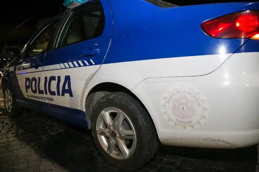 Detuvieron a un joven que apuntó con un cuchillo a los policías para que no lo registraran
