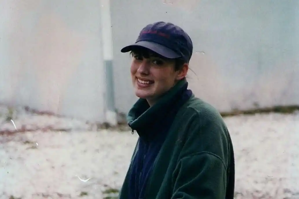 Regresó a su casa tras 20 años desaparecida, pero con otra identidad y hablando español