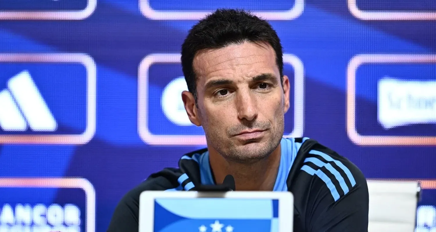 Lionel Scaloni brindó una conferencia de prensa antes de viajar a Paraguay. Crédito: Reuters