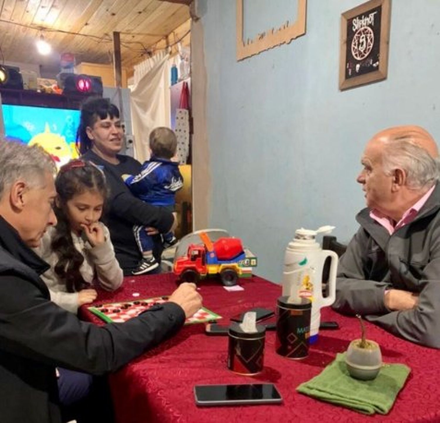 Tras darle la chance de "un segundo tiempo", Grindetti y Macri recorrieron Monte Chingolo