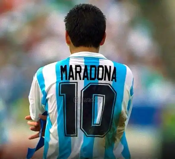 El mundo recuerda y continúa llorando a Maradona: el eterno 10