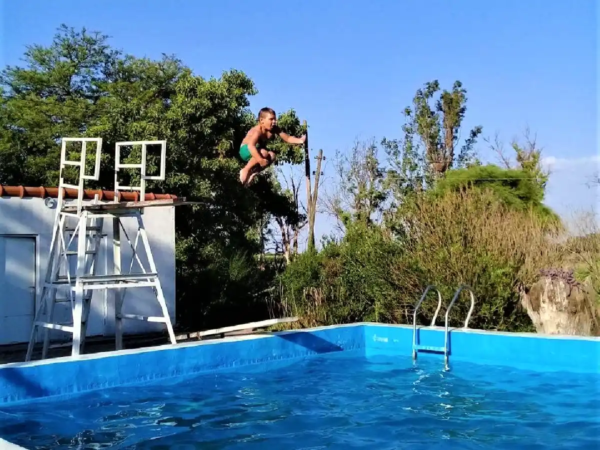 La pileta de Gilli, el primer  “club de vecinos” en Devoto     