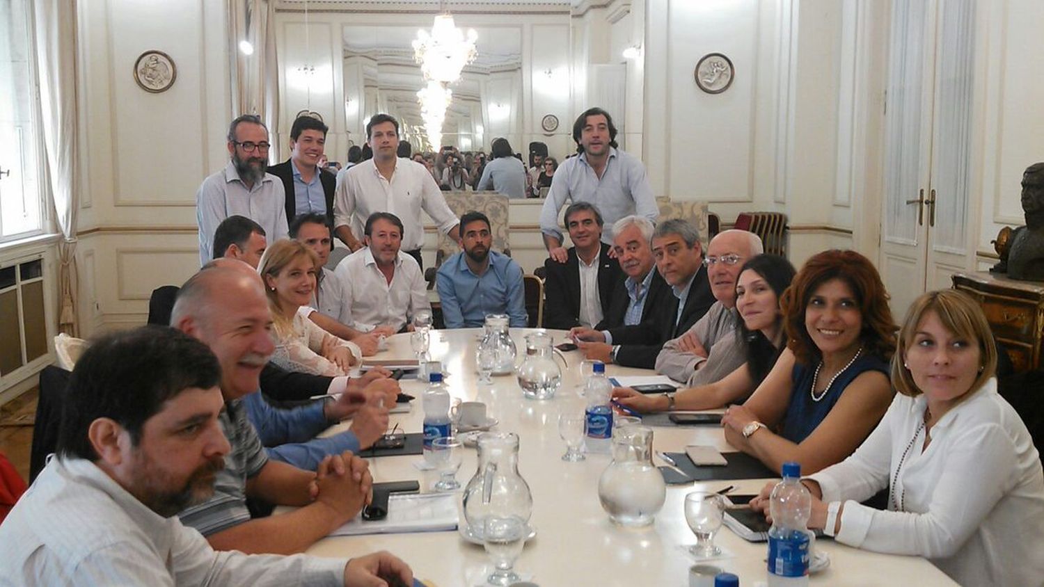 Presupuesto 2017: Con el ojo en el endeudamiento, sigue el debate en el PJ bonaerense
