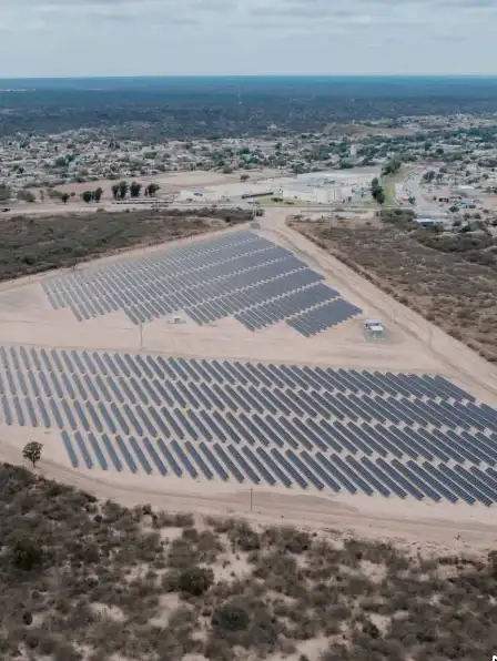 Los 11.000 paneles solares generarán alrededor de 11.140 MWh de energía por año.
