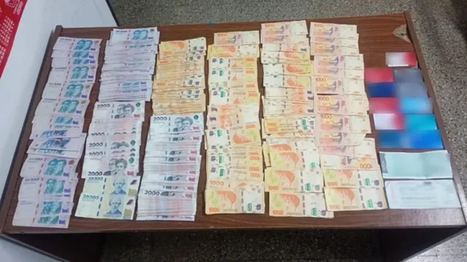 Detuvieron a una santafesina con más de 2,4 millones de pesos falsos en Jesús María