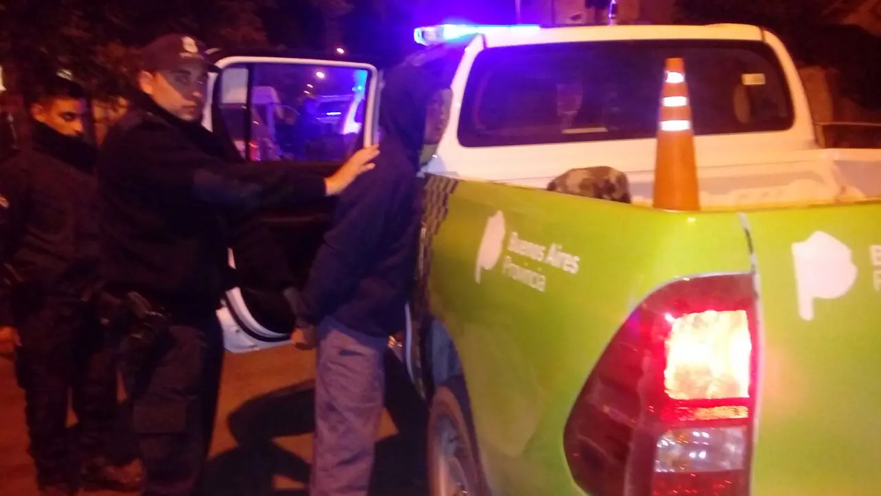Ocultaron en la arena de la Rambla Municipal lo sustraído en un negocio