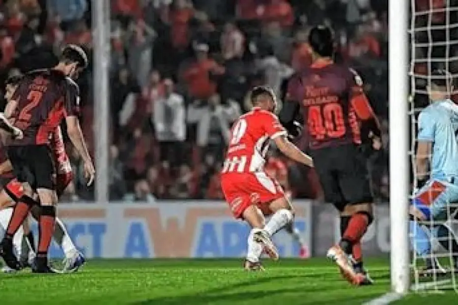Colón no pudo en Córdoba ante Instituto