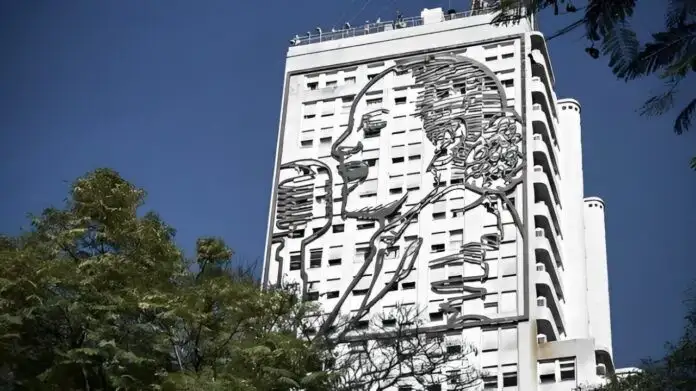No es la primera vez que se analiza la demolición de este edificio construido en los años 30's.