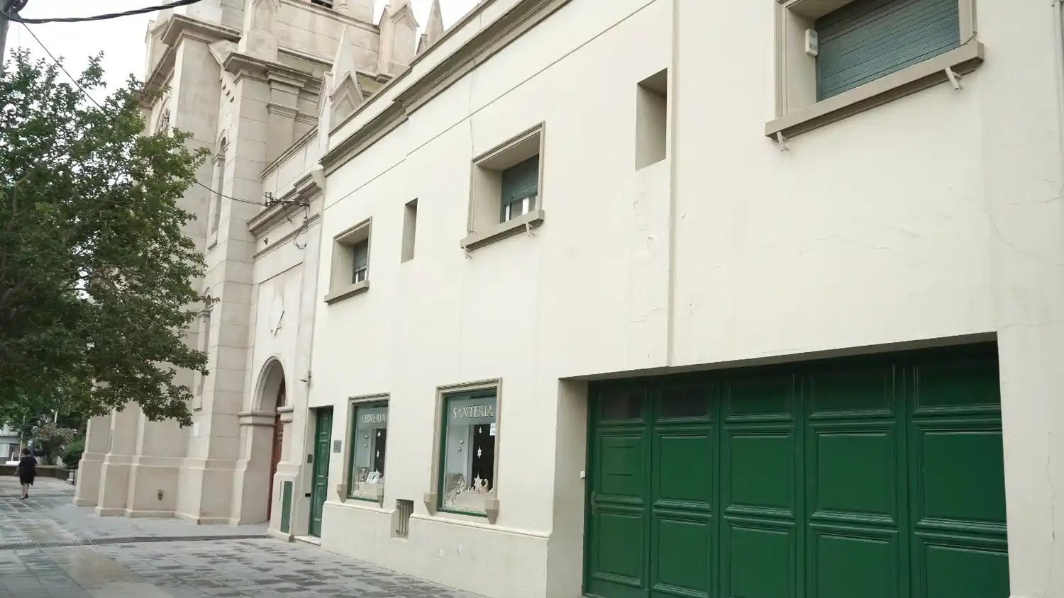 Feria comunitaria en sede de Cáritas Santa María del Carmen