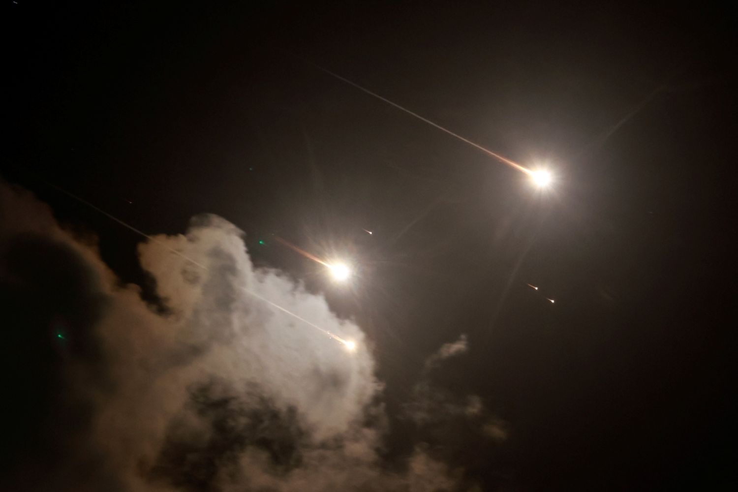 Bombardeo en Tel Aviv. Crédito: Reuters