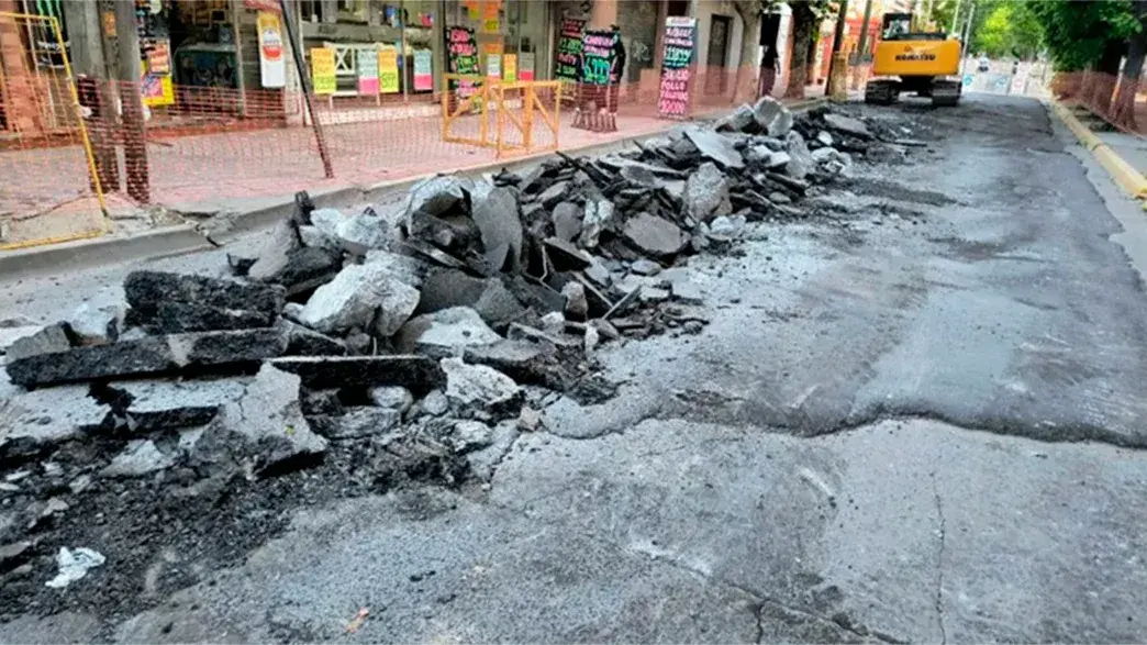 Obras en la calle Ituzaingó. (Foto Resumen)