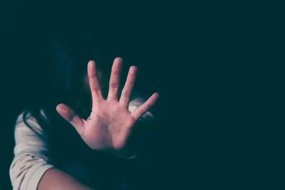 Por VIOLENCIA SEXUAL destituyen docentes en Bogotá