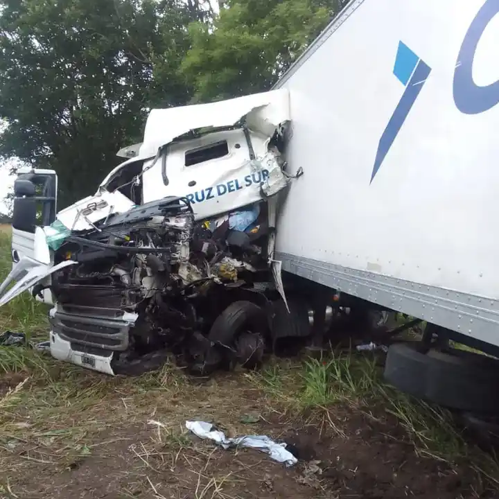 La colisión entre los camiones fue frontal. Foto: Gentileza Casilda Plus
