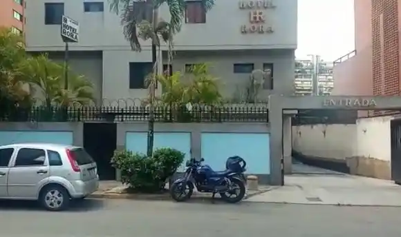 DESPUÉS DE UN TRÍO: Hallaron cadáver de una mujer en un hotel en Chacao