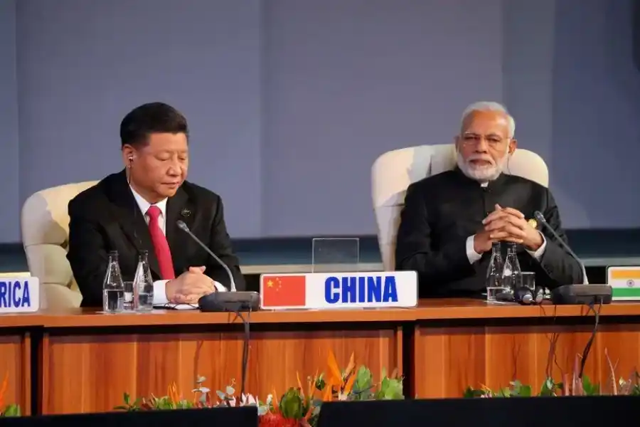 Narendra Modi y Xi Jinping en la cumbre de los Brics. Crédito: Mike Hutchings/Reuters